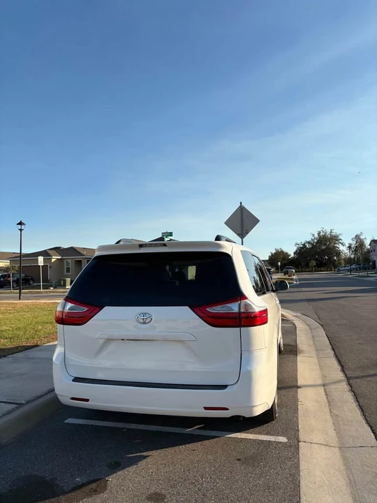 2017 Toyota Sienna 3rd Gen - Image 16 of 17