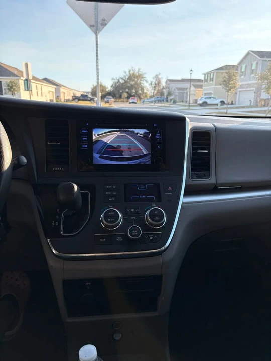 2017 Toyota Sienna 3rd Gen - Image 4 of 17
