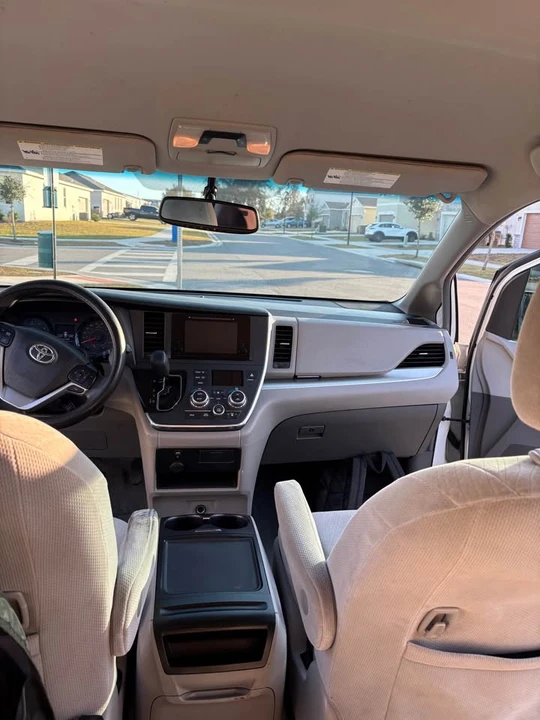 2017 Toyota Sienna 3rd Gen - Image 10 of 17