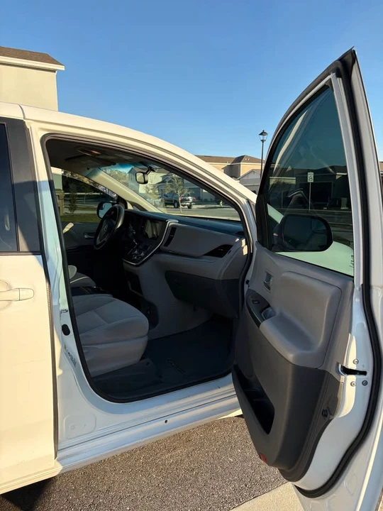 2017 Toyota Sienna 3rd Gen - Image 2 of 17