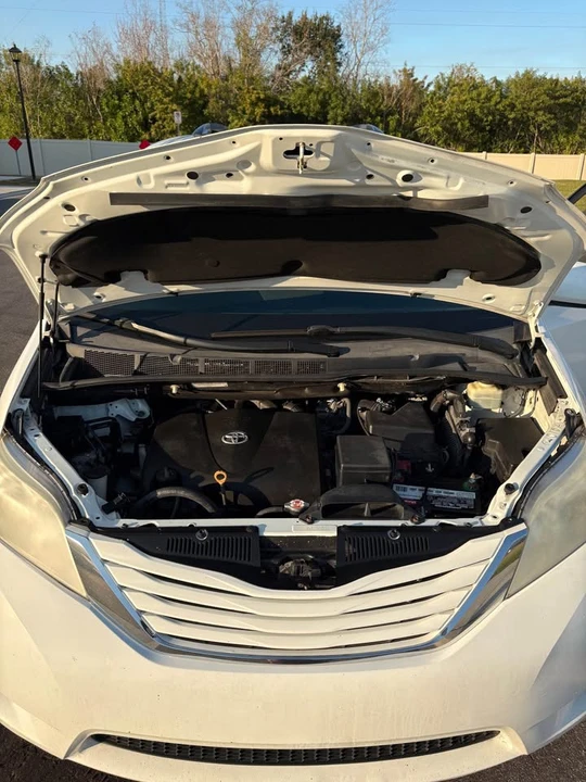 2017 Toyota Sienna 3rd Gen - Image 12 of 17