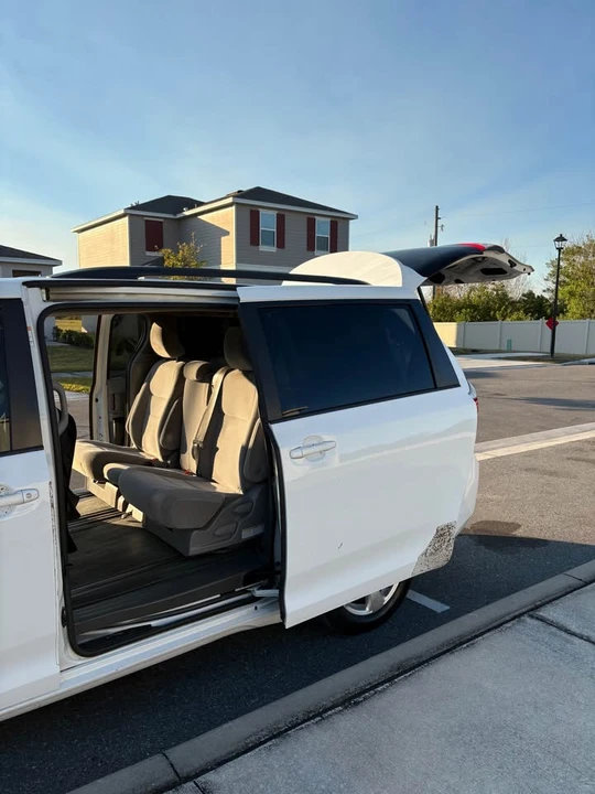 2017 Toyota Sienna 3rd Gen - Image 14 of 17