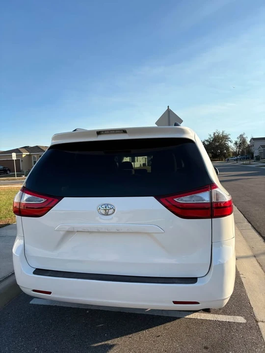 2017 Toyota Sienna 3rd Gen - Image 15 of 17