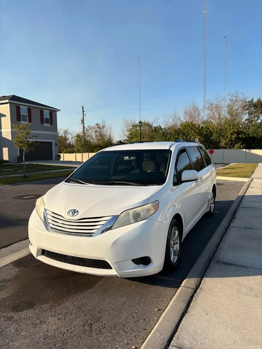 2017 Toyota Sienna 3rd Gen - Image 17 of 17