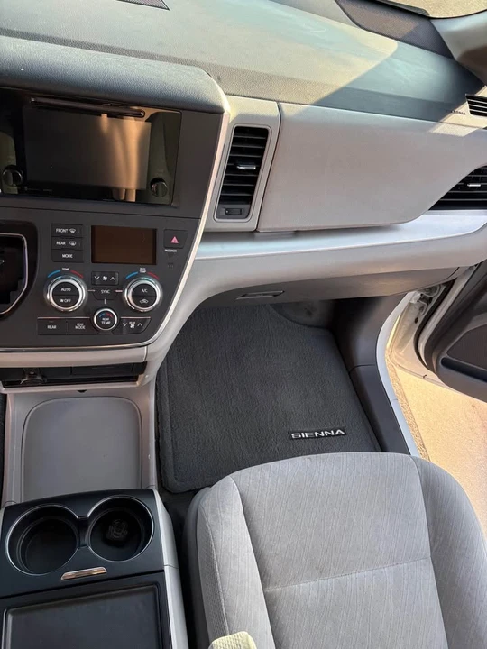2017 Toyota Sienna 3rd Gen - Image 13 of 17