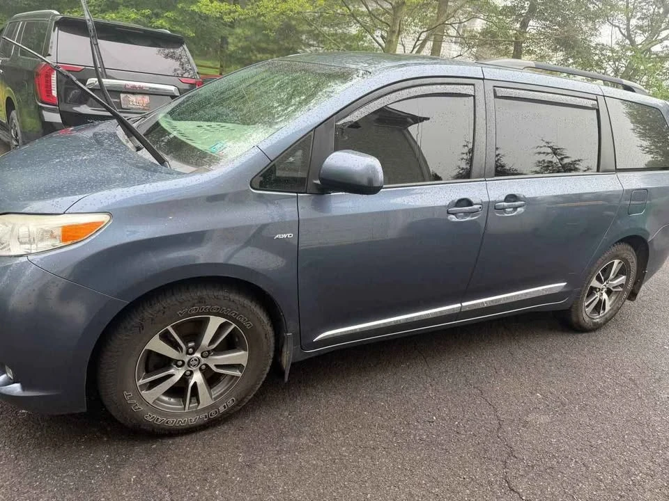 2017 Toyota Sienna 3rd Gen - Image 3 of 6