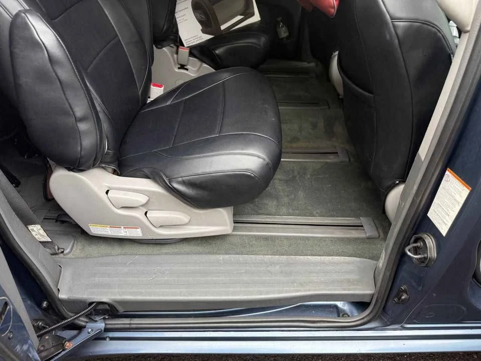 2017 Toyota Sienna 3rd Gen - Image 5 of 6