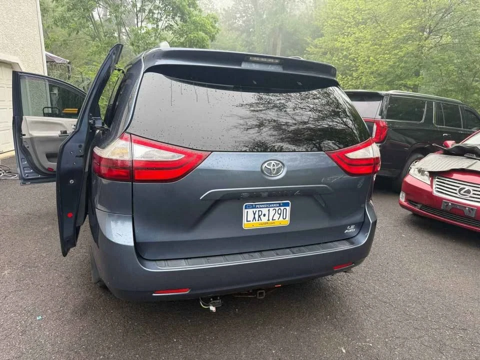 2017 Toyota Sienna 3rd Gen - Image 2 of 6