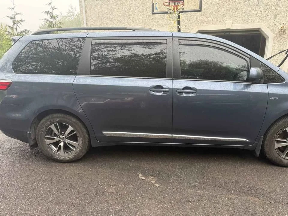 2017 Toyota Sienna 3rd Gen - Image 6 of 6