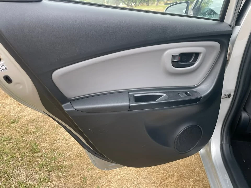 2017 Toyota Yaris - Image 15 of 20