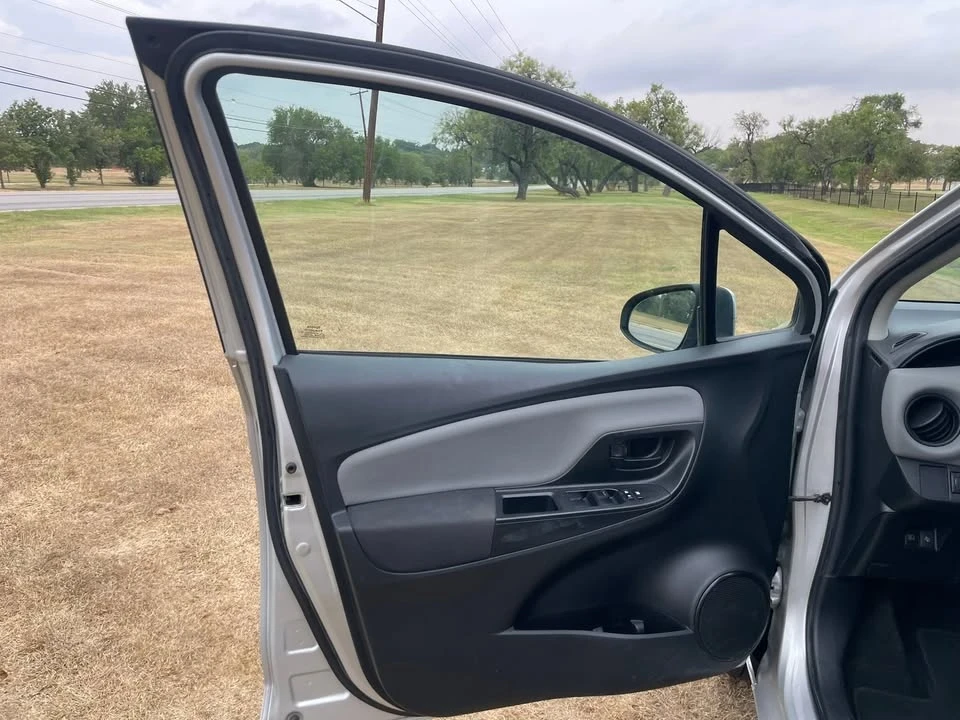 2017 Toyota Yaris - Image 9 of 20