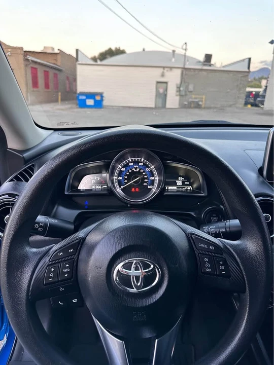2017 Toyota Yaris - Image 8 of 11