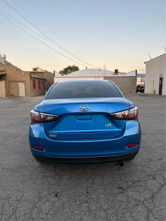 2017 Toyota Yaris - Image 2 of 11