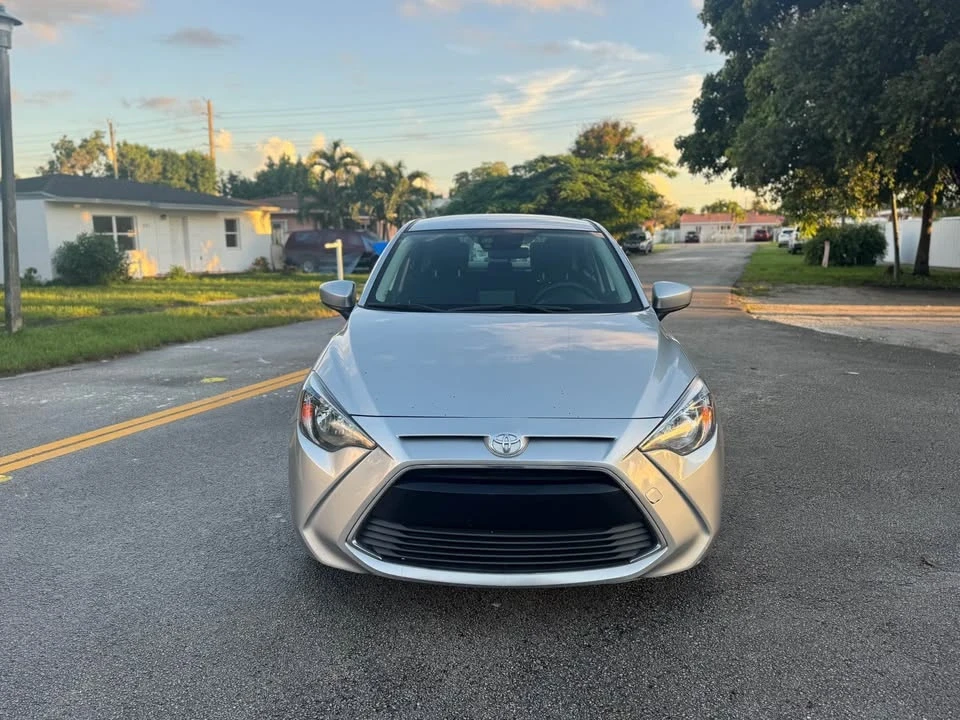 2017 Toyota Yaris - Image 3 of 12