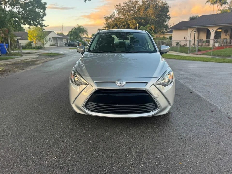 2017 Toyota Yaris - Image 7 of 12