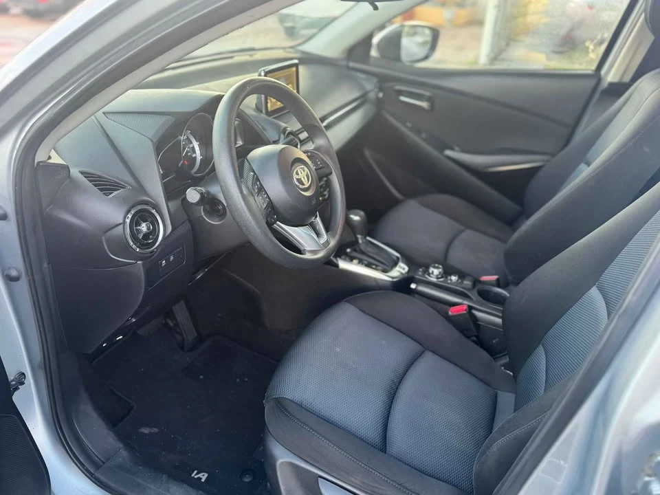 2017 Toyota Yaris - Image 2 of 12