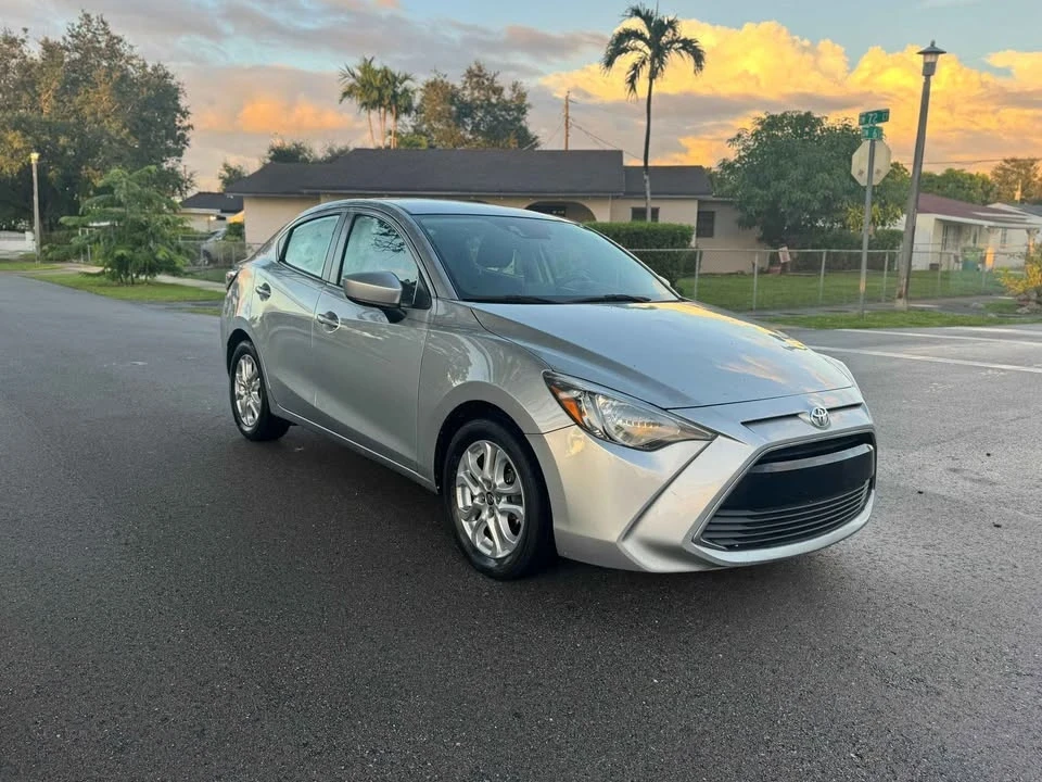2017 Toyota Yaris - Image 5 of 12