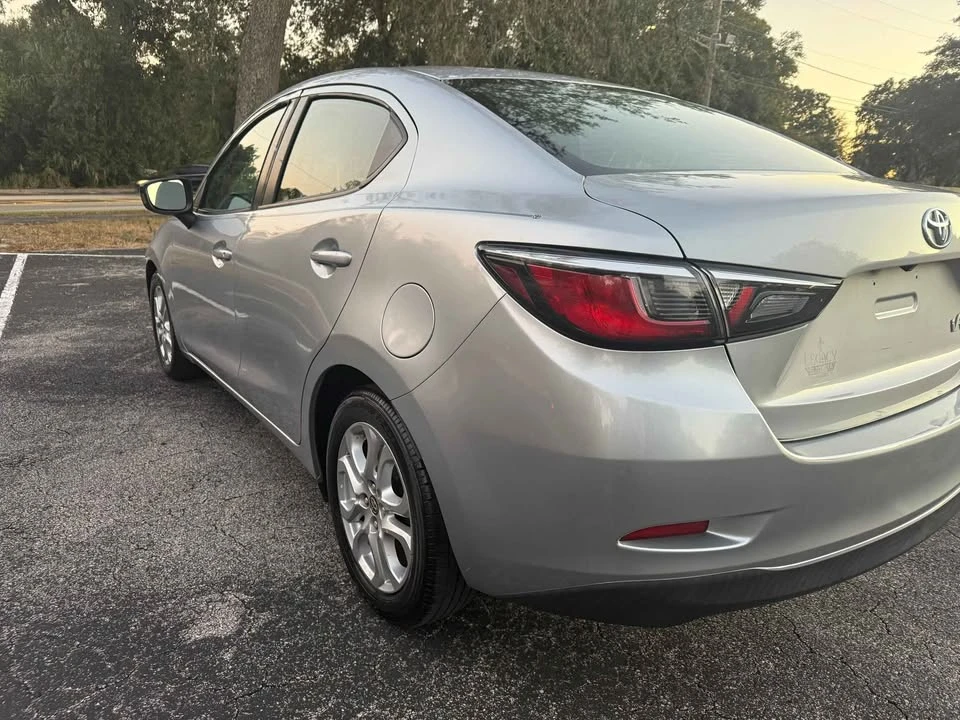2017 Toyota Yaris - Image 7 of 13