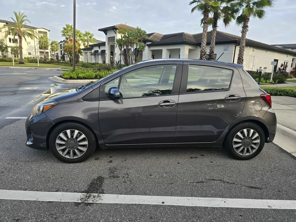 2017 Toyota Yaris - Image 8 of 12