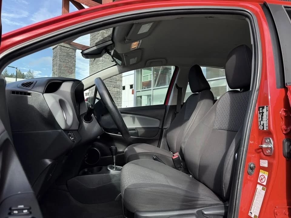 2017 Toyota Yaris - Image 6 of 8