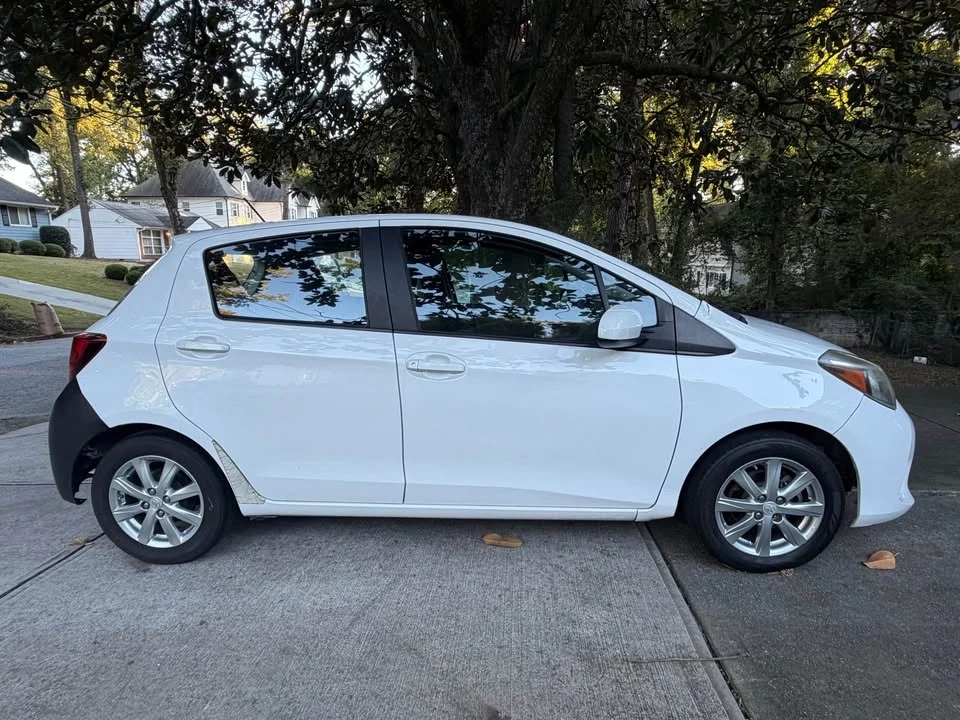 2017 Toyota Yaris - Image 2 of 12