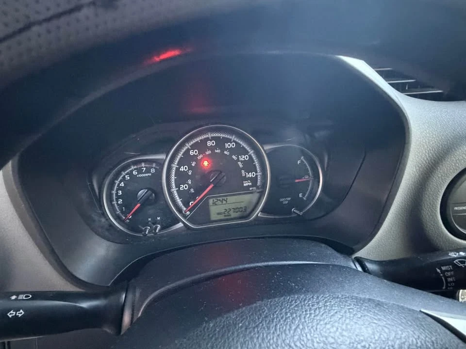 2017 Toyota Yaris - Image 7 of 12