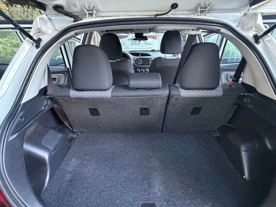 2017 Toyota Yaris - Image 8 of 12