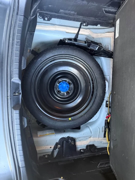 2017 Toyota Yaris - Image 9 of 12