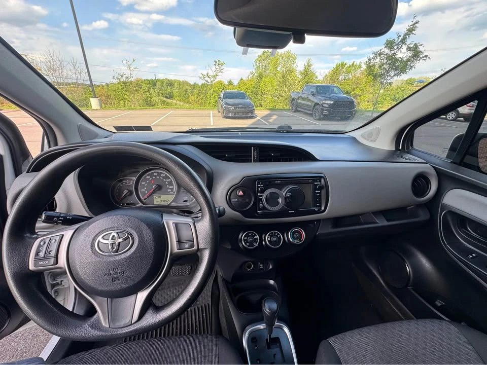 2017 Toyota Yaris - Image 12 of 15