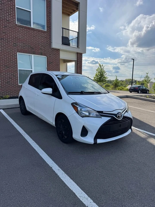 2017 Toyota Yaris - Image 2 of 15