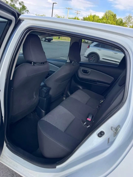 2017 Toyota Yaris - Image 9 of 15
