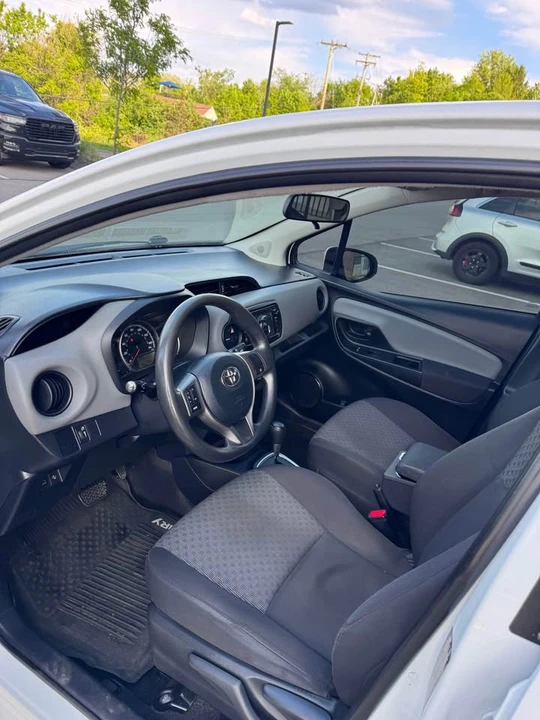 2017 Toyota Yaris - Image 10 of 15
