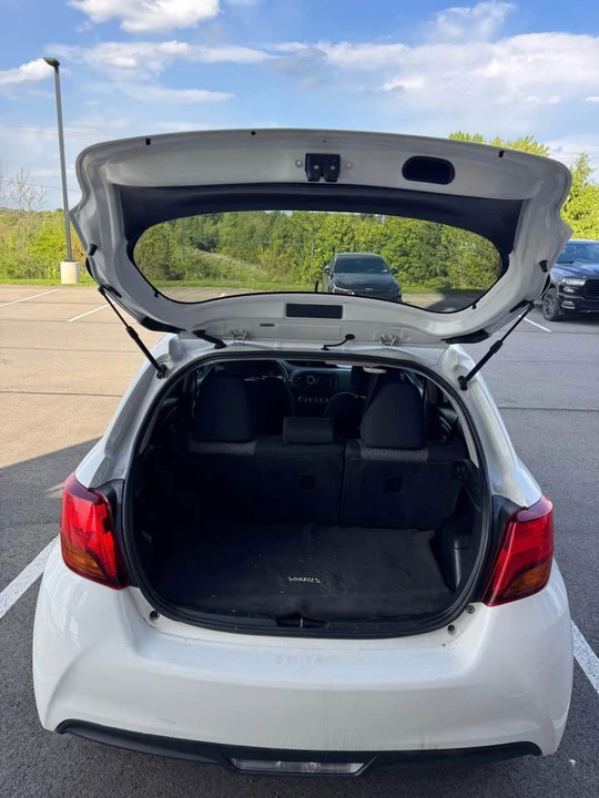 2017 Toyota Yaris - Image 8 of 15