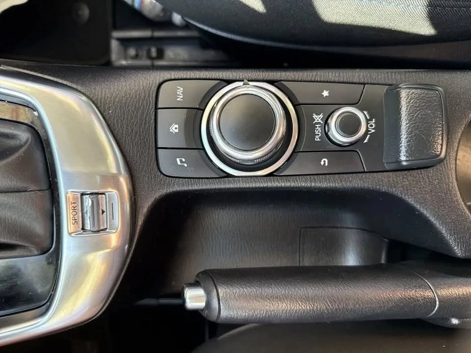 2017 Toyota Yaris - Image 8 of 9