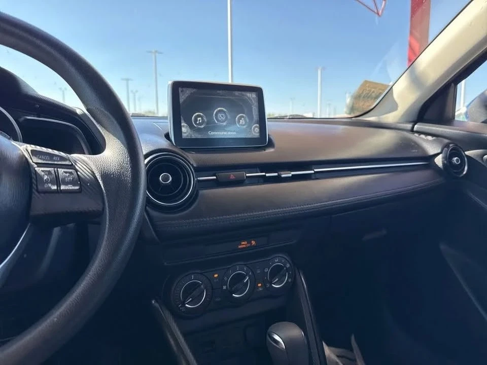 2017 Toyota Yaris - Image 7 of 9