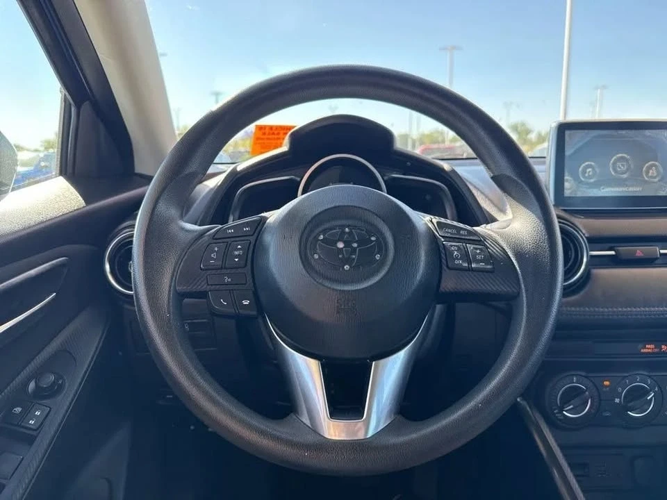2017 Toyota Yaris - Image 5 of 9
