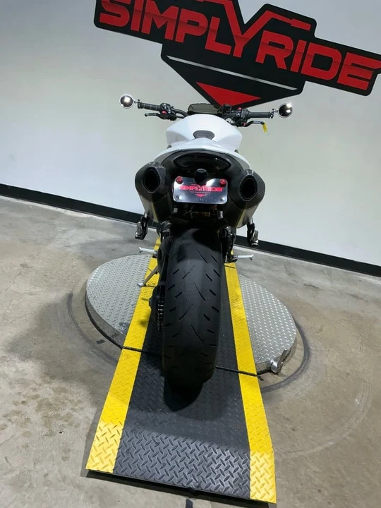 2017 Triumph Speed Triple - Image 7 of 15