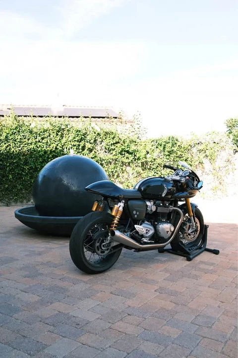 2017 Triumph Thruxton - Image 2 of 9