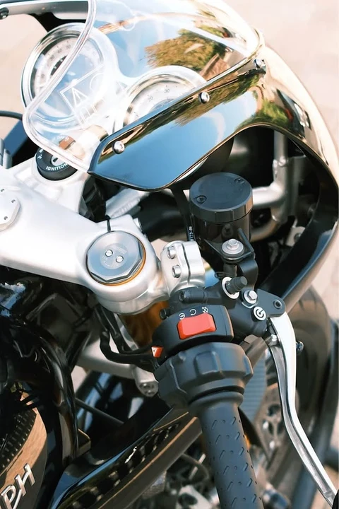 2017 Triumph Thruxton - Image 6 of 9