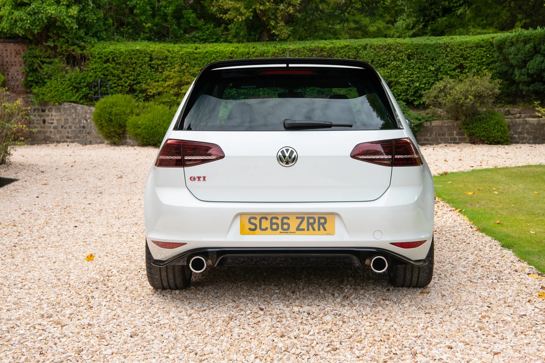 2017 Volkswagen GTI Mk7 - Image 12 of 31
