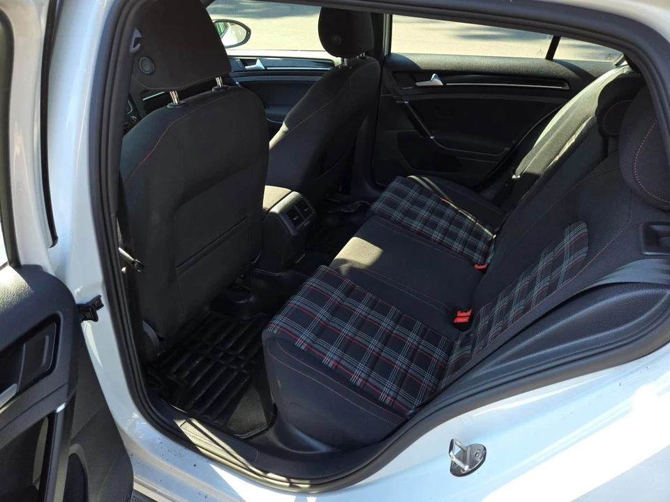 2017 Volkswagen GTI Mk7 - Image 10 of 15