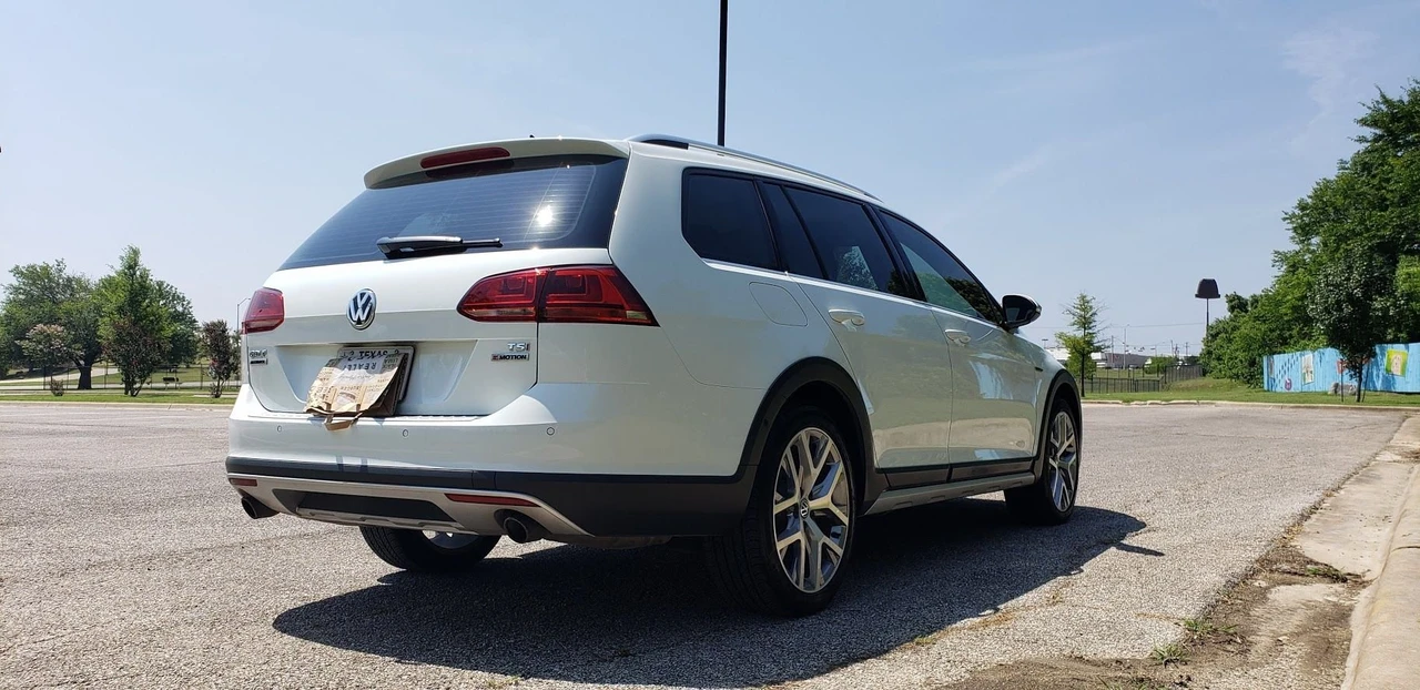 2017 Volkswagen Golf Mk7 - Image 2 of 5