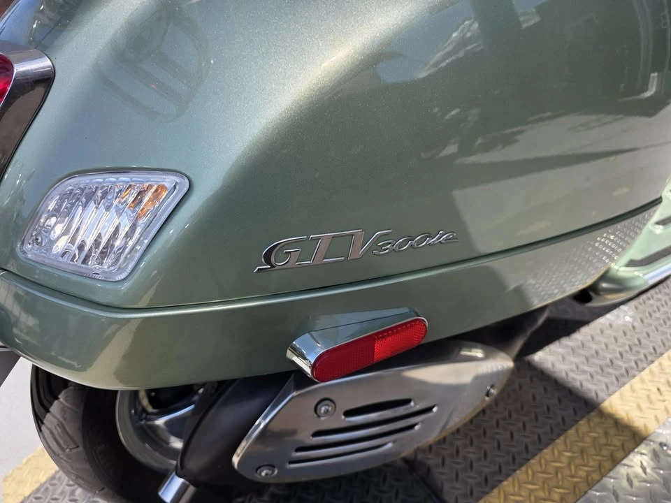 2017 Vespa Sei & PX & ET & LX & GT - Image 10 of 12