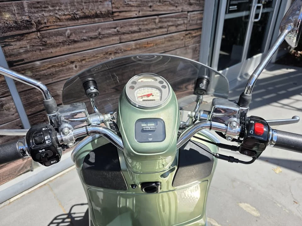 2017 Vespa Sei & PX & ET & LX & GT - Image 9 of 12