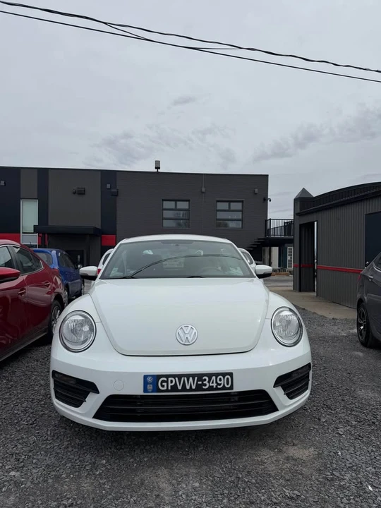 2017 Volkswagen A5 Beetle - Image 2 of 8