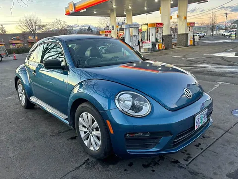 2017 Volkswagen Beetle 1.8T Classic Hatchback 2D