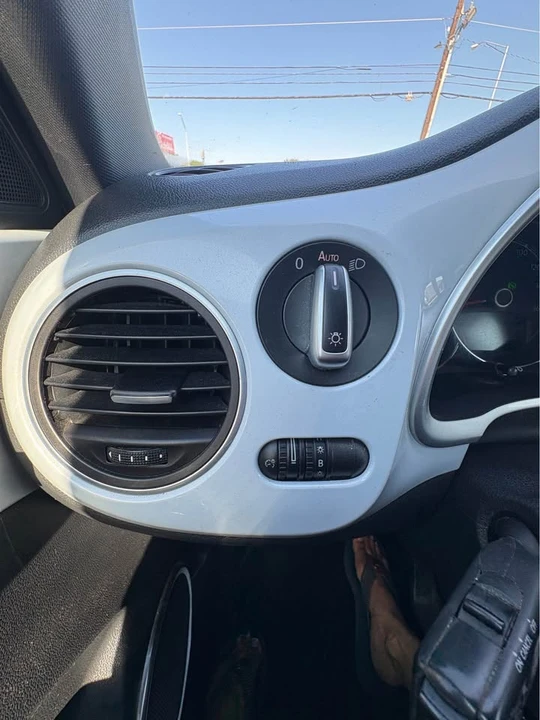 2017 Volkswagen A5 Beetle - Image 2 of 12