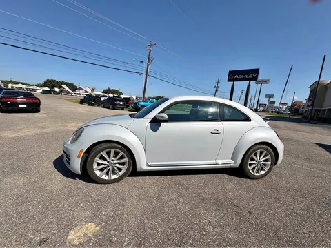 2017 Volkswagen Beetle 1.8T Hatchback 2D