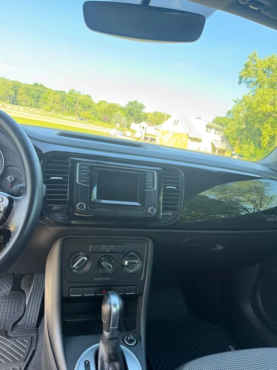 2017 Volkswagen A5 Beetle - Image 8 of 16