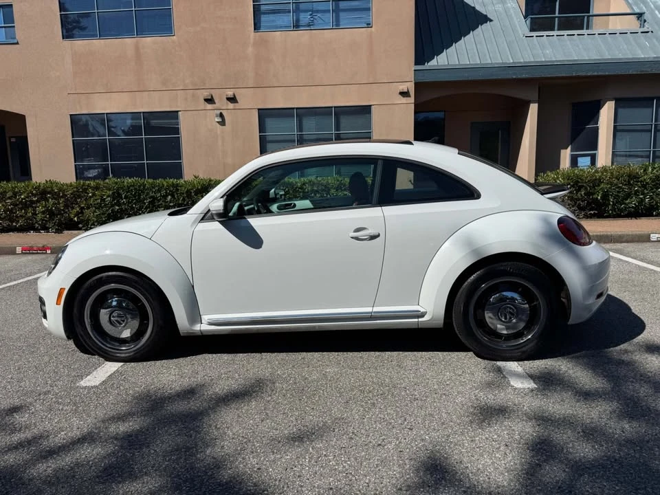 2017 Volkswagen A5 Beetle - Image 2 of 16